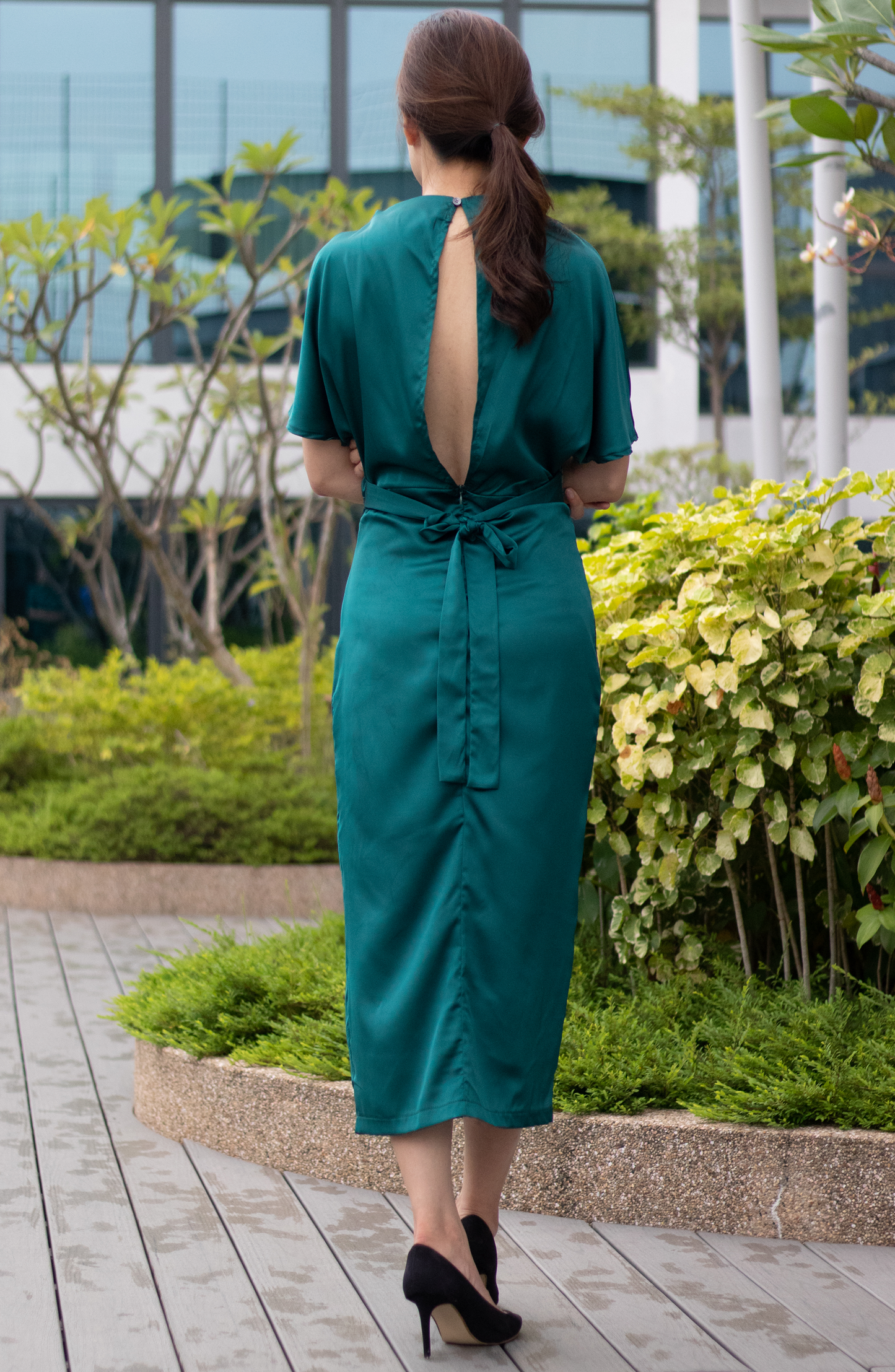 Champagne Elegant Satin-like High-Neck Collar Tie Low Back Pencil Dress
