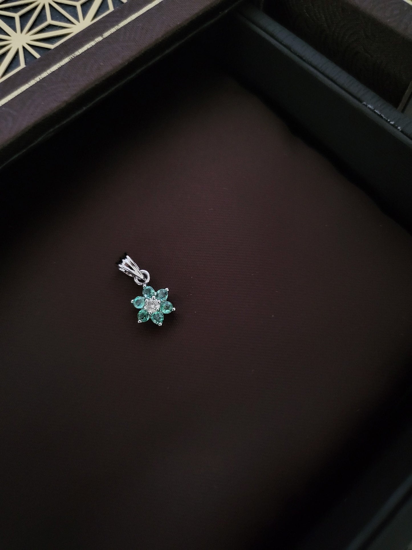 Natural Emerald 9K Solid White Gold with Diamond Translucent Dainty Flower Star Shape Authentic Pendant